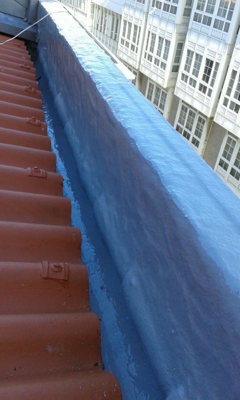 Imagen de canalón interior con membrana de poliuretano