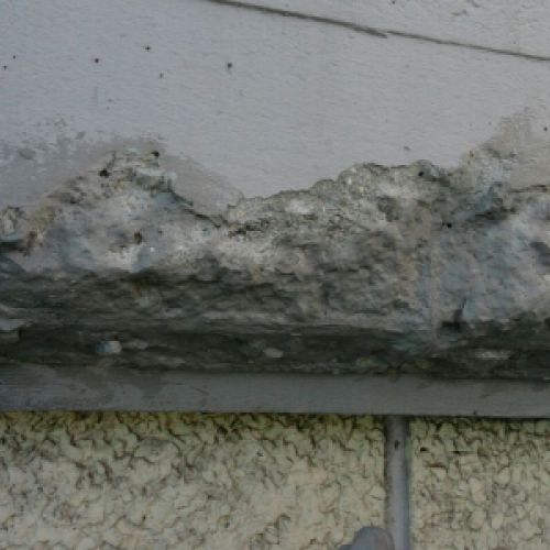 Imagen de saneamiento y protección de barilla en cornisa deteriorada con Sika 910