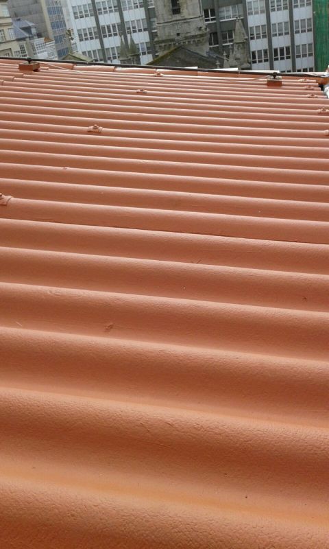 Imagen de cubierta de color rojo arreglada