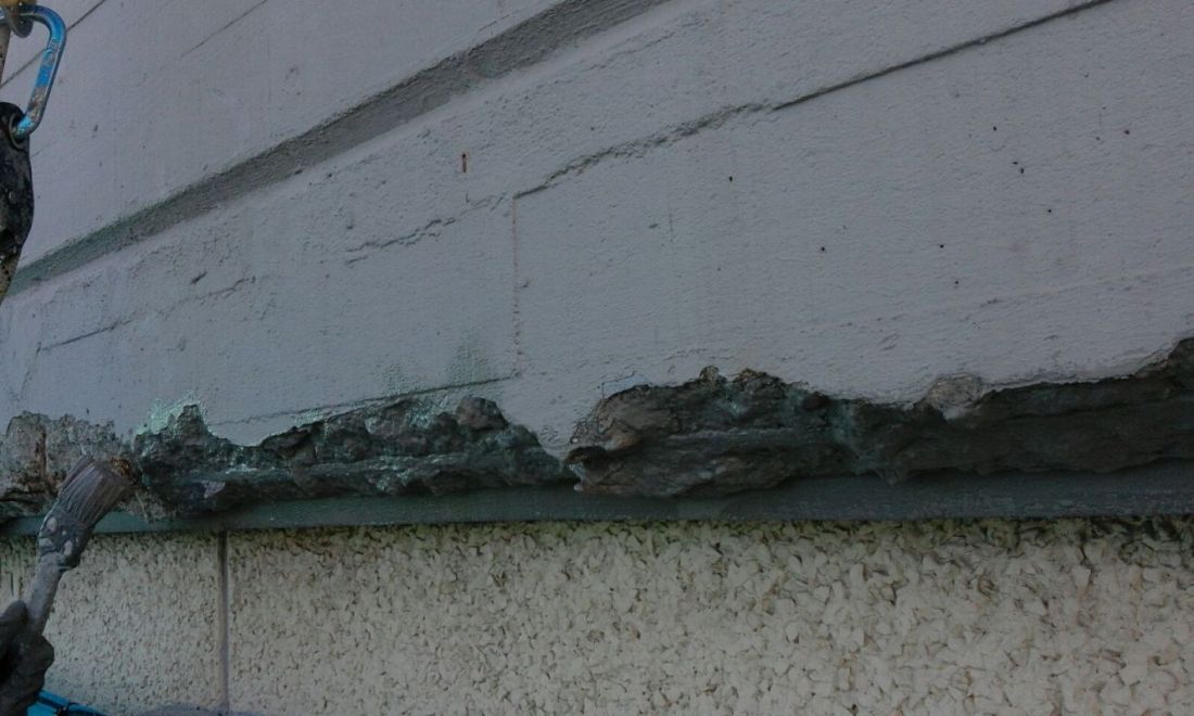 Saneamiento y protección de barilla en cornisa deteriorada con Sika 910