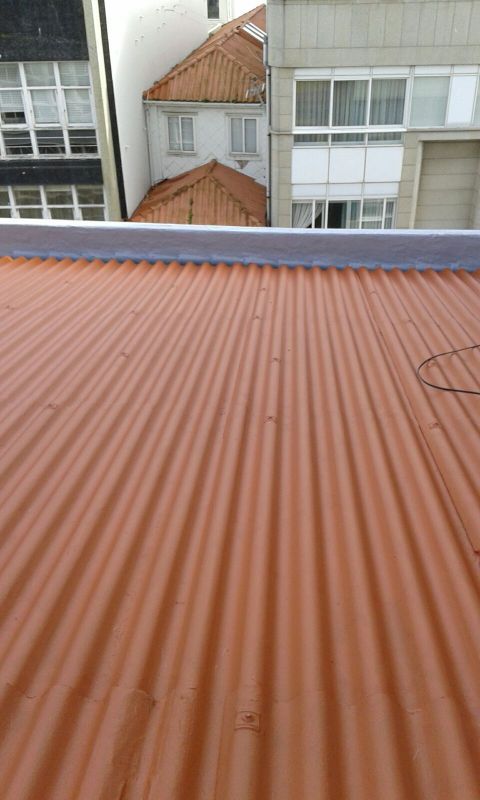 Imagen de cubierta de color rojo restaurada con Rehabilit Cubiertas