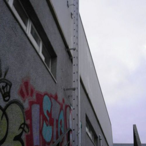 Imagen de escalera de acceso a cubierta de edificio
