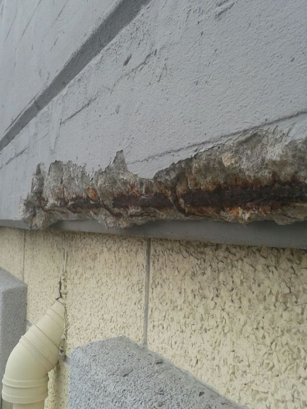 Imagen de cornisa de hormigón deteriorada