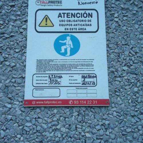 Imagen de placa de identificación obligatoria