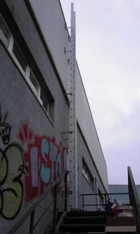 Imagen de escalera de acceso a cubierta de edificio